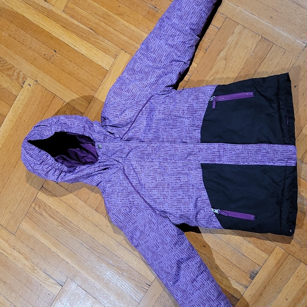 Girls winter ski jacket size 7, designed in Canada,  like new